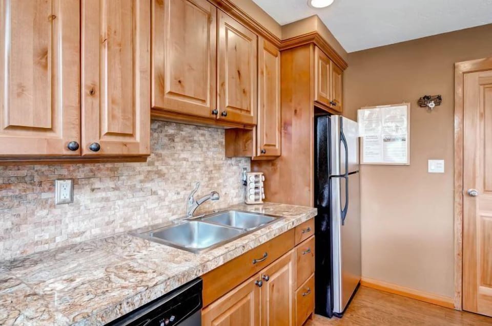 Condo (100-3 Lakeside Village) | Private kitchen | Fridge, microwave, stovetop, dishwasher