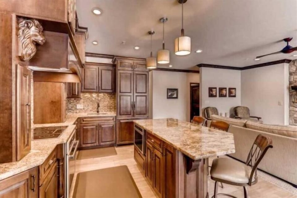 Condo (Vail Lion Square 2 Bed Platinum) | Private kitchen | Dining tables