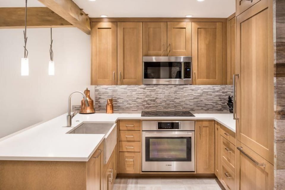 Room (Aspen Gant Platinum 2) | Private kitchen | Stovetop, dishwasher