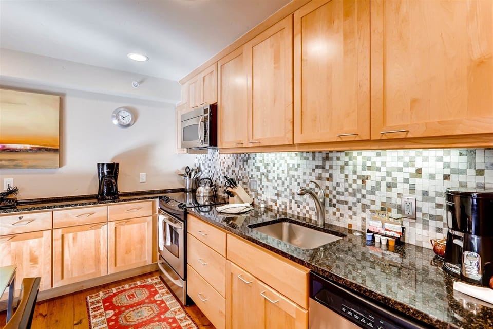 Condo (Vail Lion Square K Lodge Property) | Private kitchen