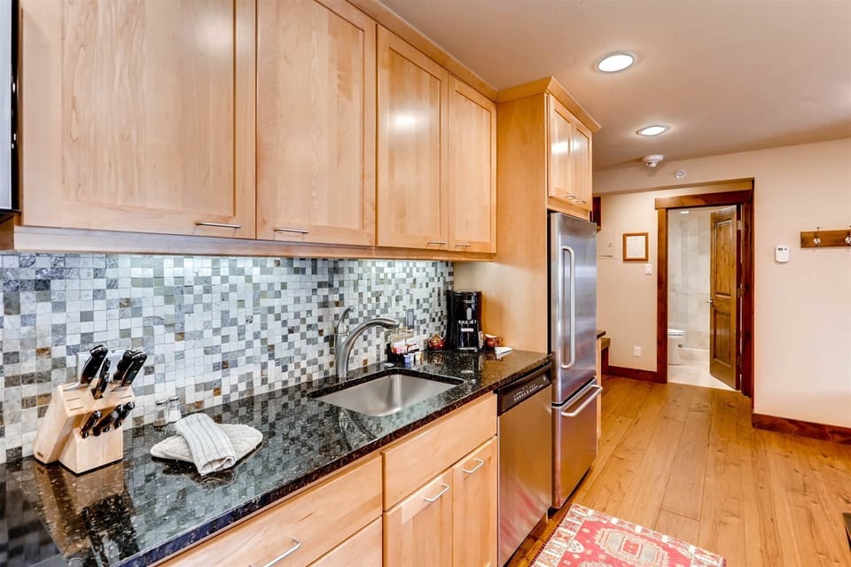 Condo (Vail Lion Square K Lodge Property) | Private kitchen