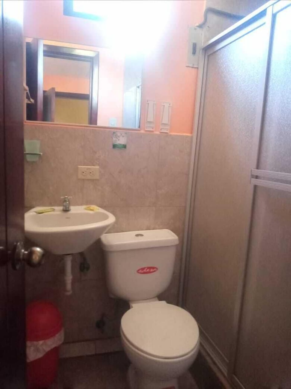 Room, 1 Twin Bed | Bathroom | Shower, rainfall showerhead, towels, soap