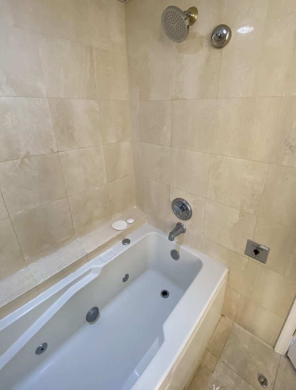 Jetted spa tub