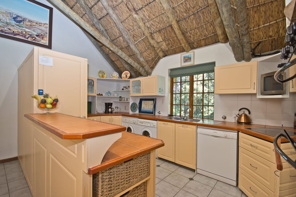 Family Cottage, 2 Bedrooms | Private kitchen | Electric kettle, eco-friendly cleaning products