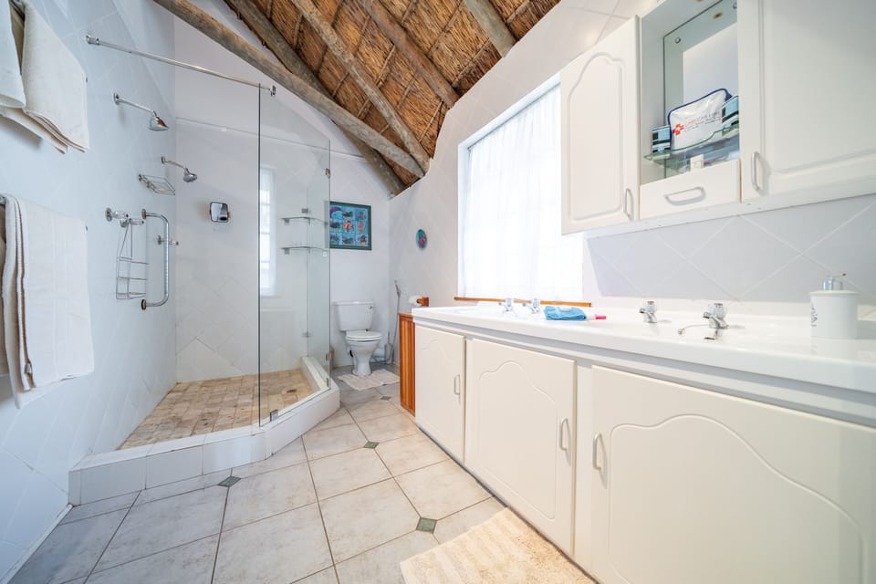 Family Cottage, 2 Bedrooms | Bathroom | Eco-friendly toiletries, hair dryer, bathrobes, slippers