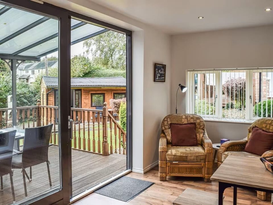 Lounge & Summer House