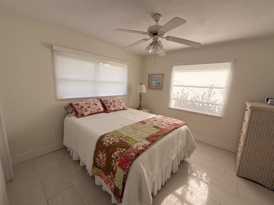 Sea Spray queen bed (1)