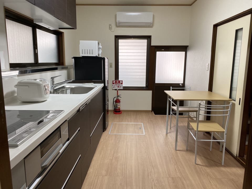 Full-size fridge, microwave, stovetop, electric kettle