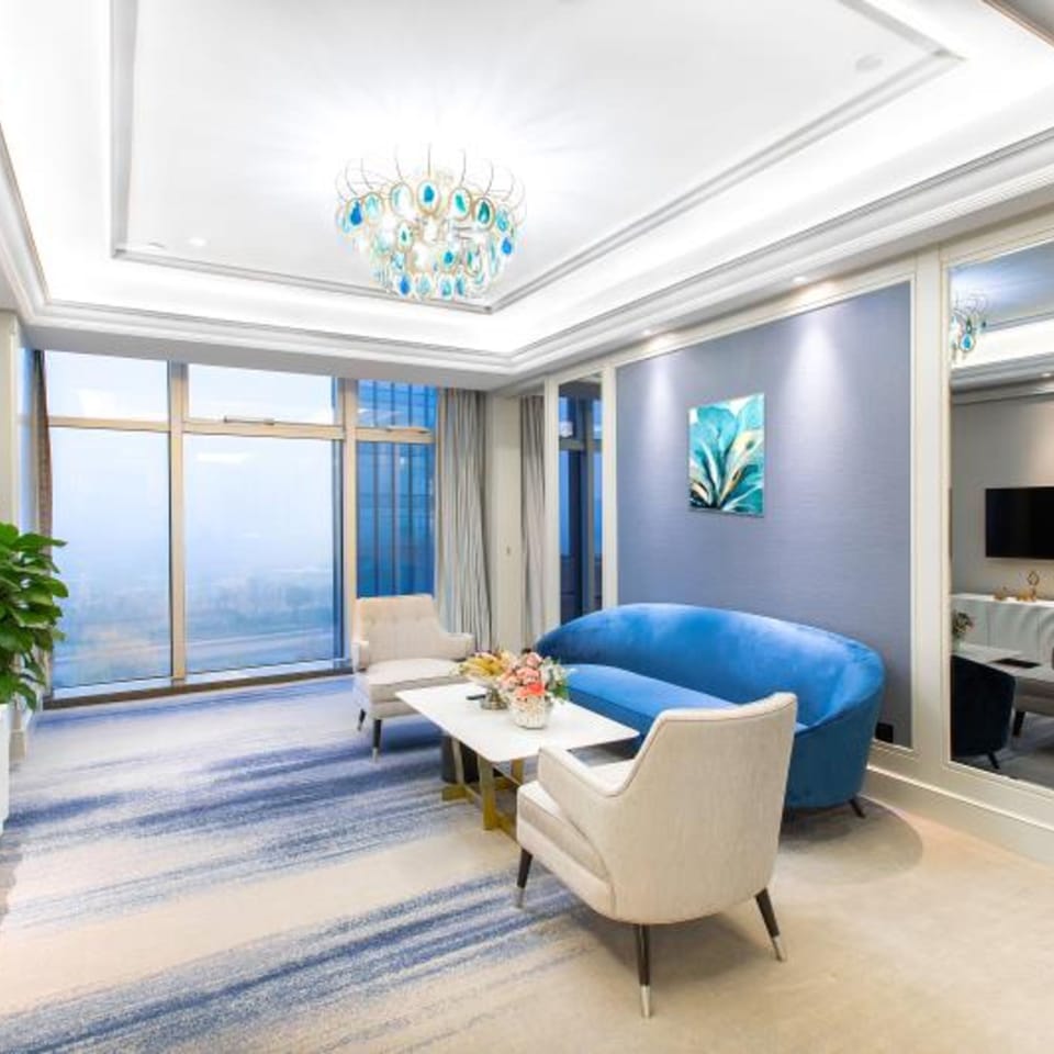 Deluxe Suite, Non Smoking | Premium bedding, blackout drapes, free WiFi, bed sheets