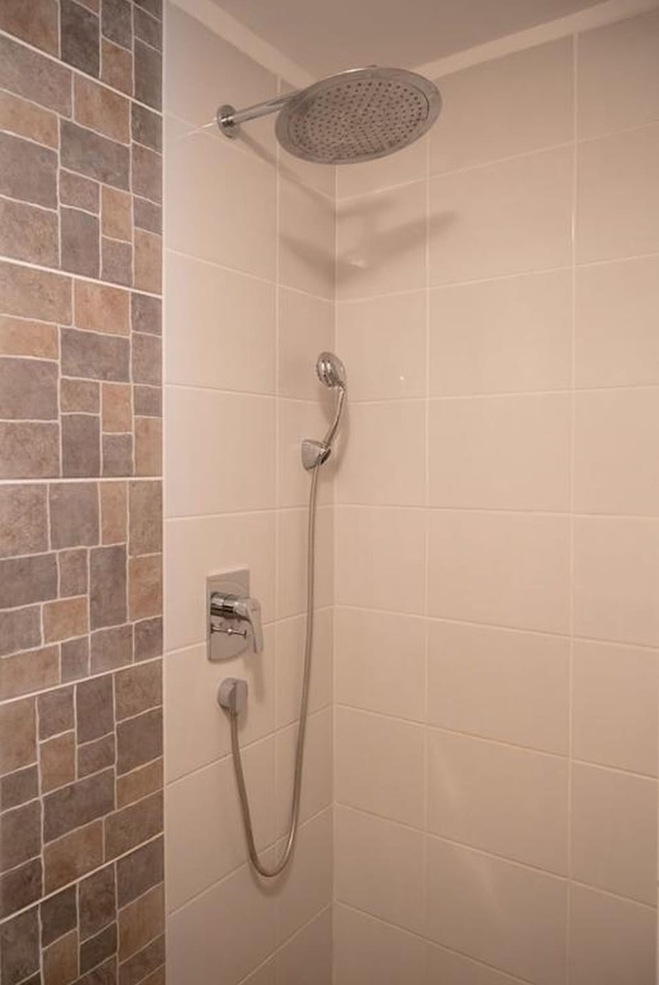 Studio (A2) | Bathroom | Shower, free toiletries, hair dryer, towels
