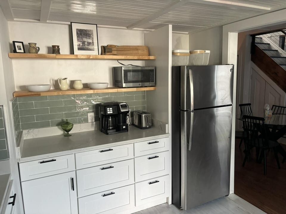House, 2 Bedrooms | Private kitchen | Coffee/tea maker