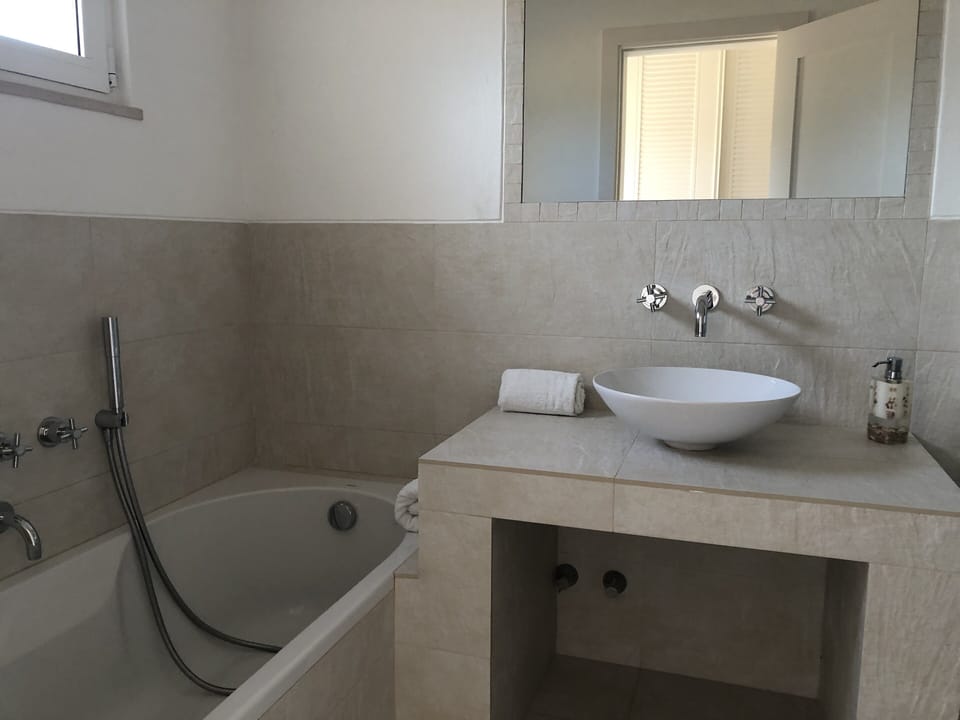 En-suite bathroom of bedroom #3