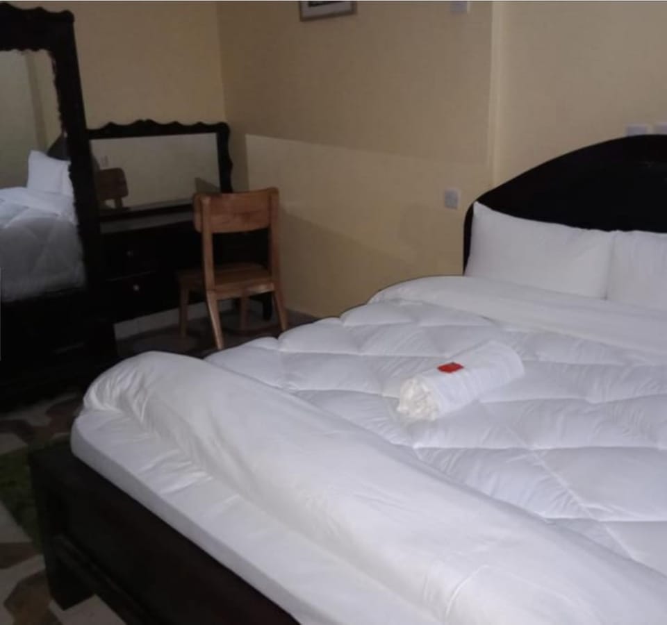 Double Room | Desk, free WiFi, bed sheets