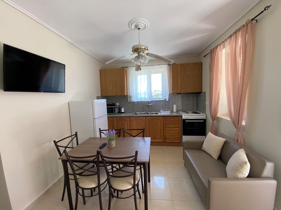 Standard Townhome | Private kitchen | Mini-fridge, coffee/tea maker, electric kettle