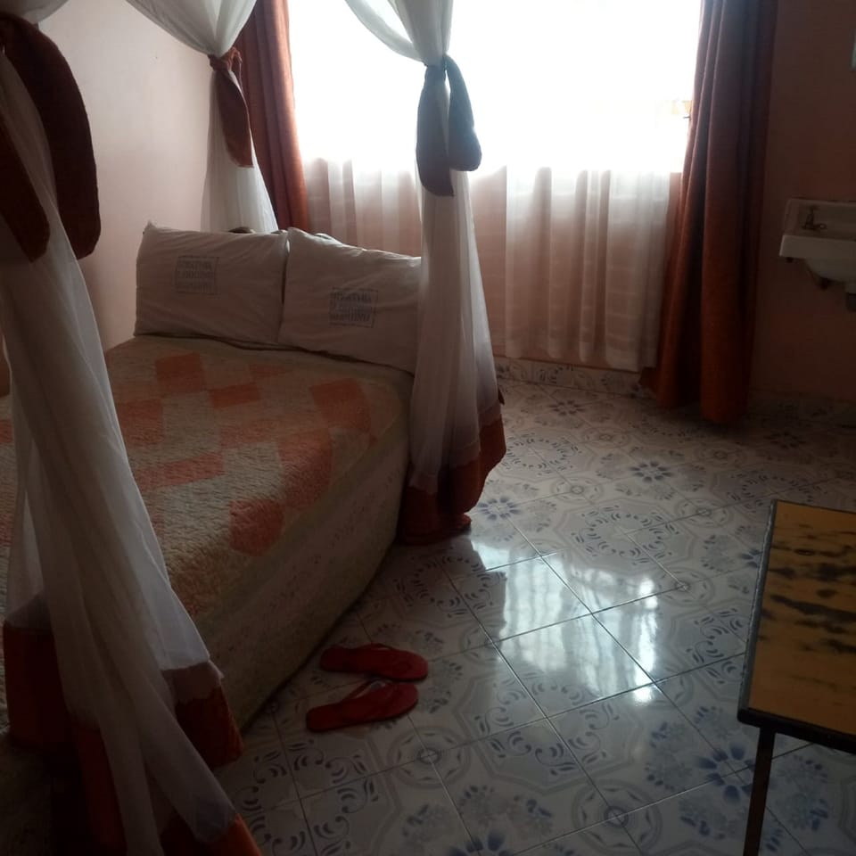 Single Room | Desk, blackout drapes, free WiFi, bed sheets