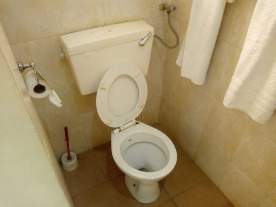 Standard Room | Bathroom | Shower, rainfall showerhead, towels, soap
