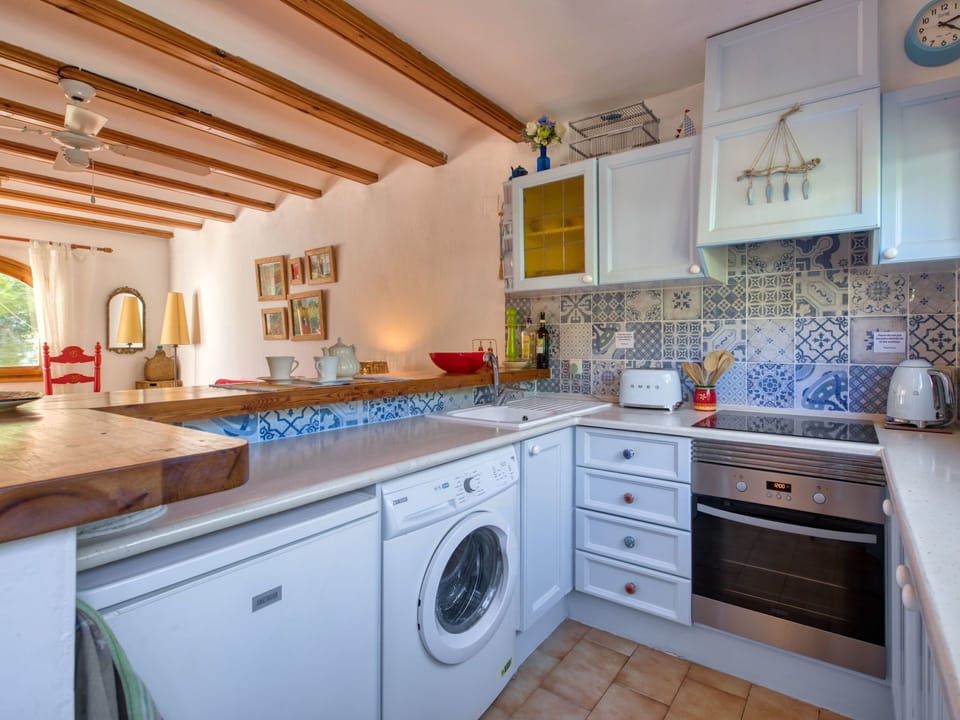 Property, Room, Countertop, Kitchen, Building, Cabinetry, Furniture, Real Estate, Interior Design, House
