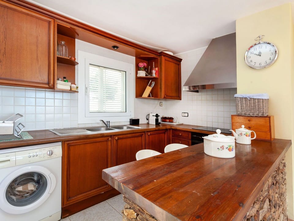 Room, Property, Furniture, Kitchen, Cabinetry, Countertop, Real Estate, Building, House, Interior Design