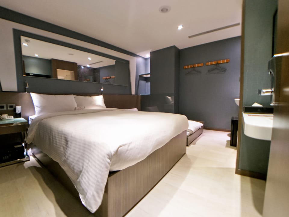 Elite Room, 1 Double Bed with Sofa bed | Free minibar, in-room safe, desk, iron/ironing board