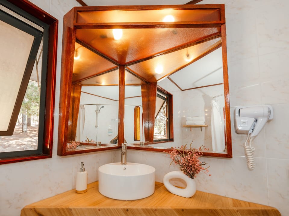 Superior Bungalow | Bathroom sink