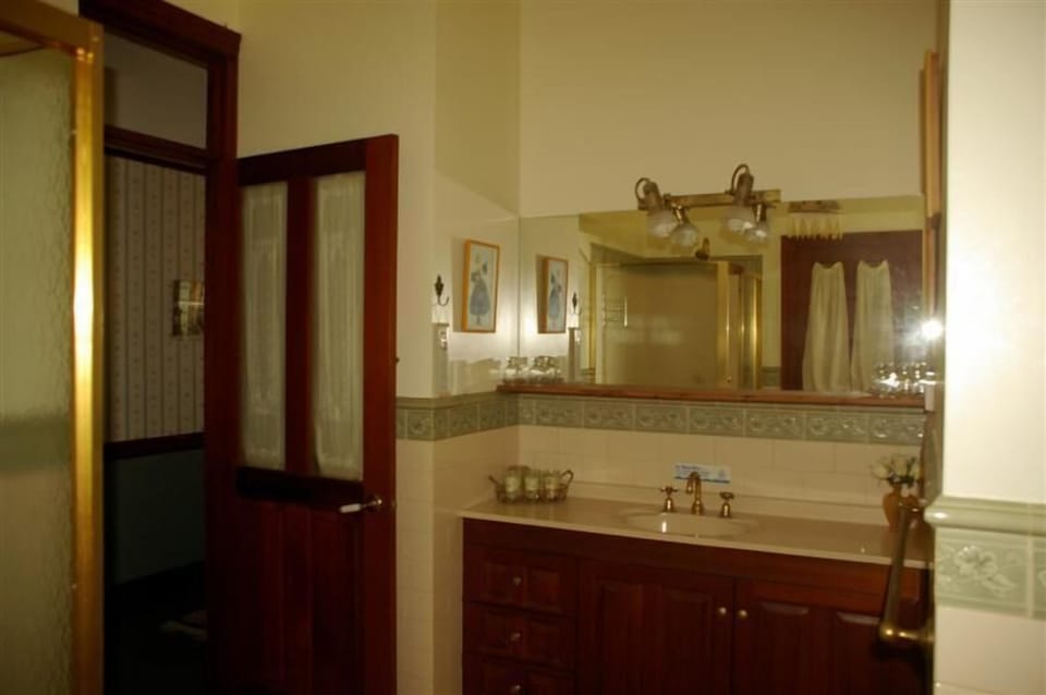 Free toiletries, hair dryer, towels, shampoo