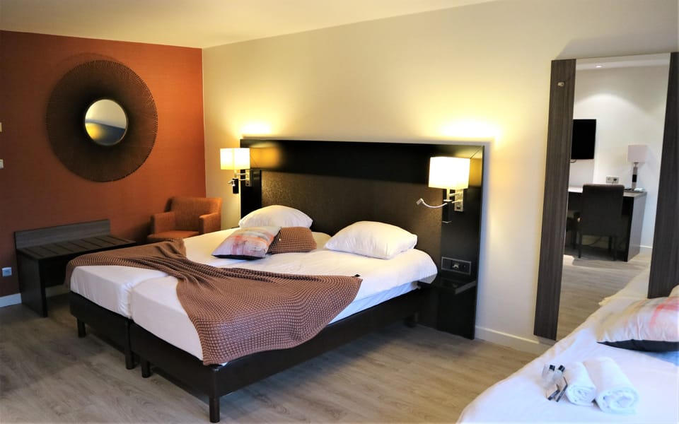 Grand Triple Room | In-room safe, desk, blackout drapes, iron/ironing board