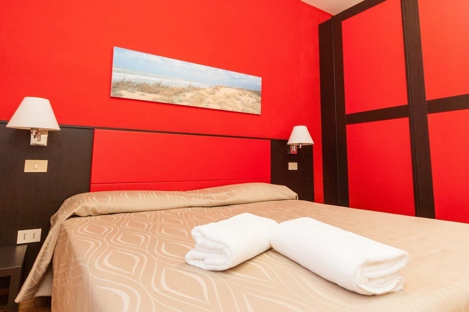 Desk, cribs/infant beds, free WiFi, bed sheets