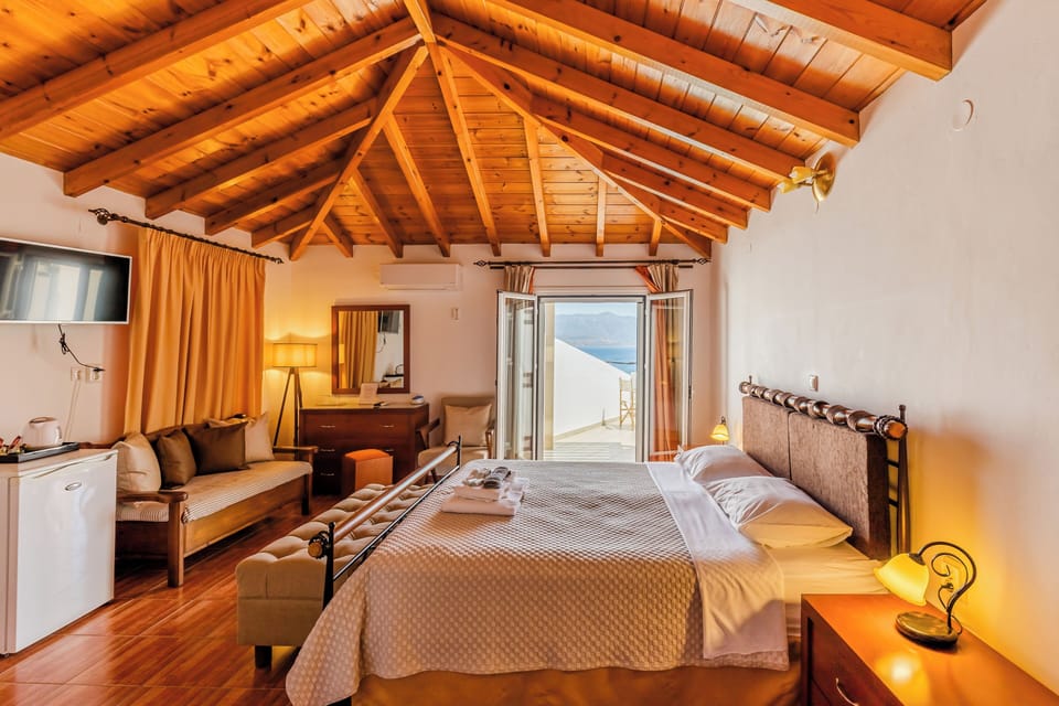 Superior Double Room, Sea View | In-room safe, free WiFi, bed sheets