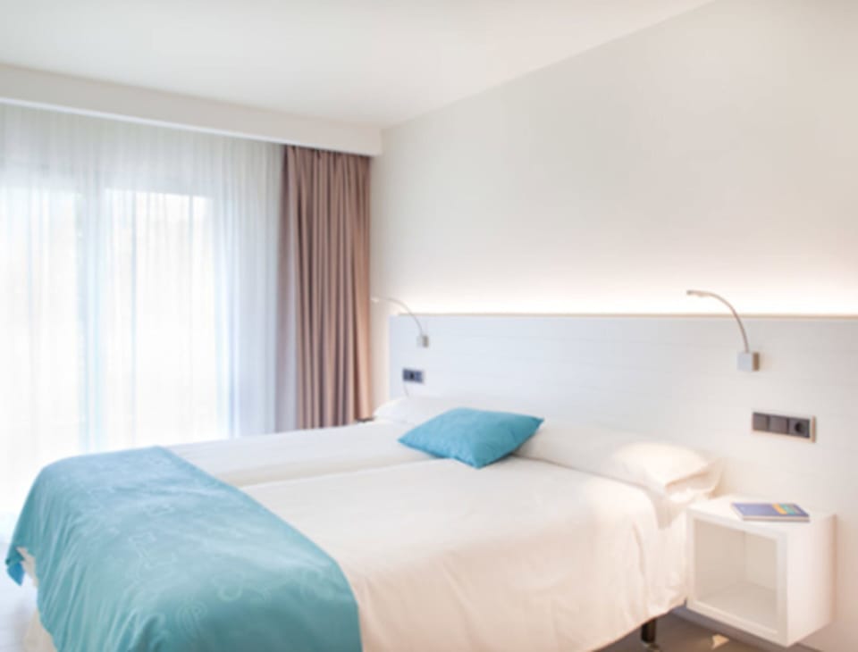 Minibar, in-room safe, individually furnished, desk