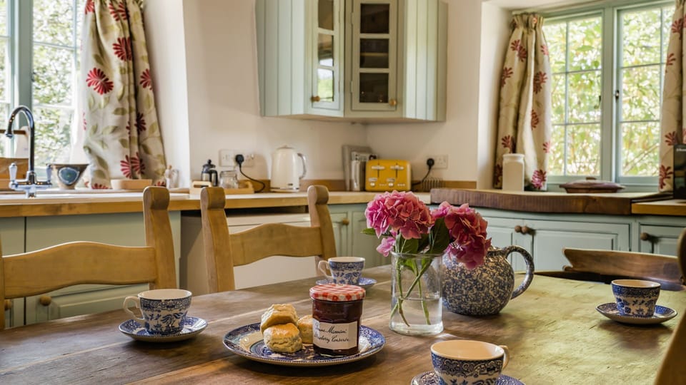 Kitchen, Butts Farm, Bolthole Retreats