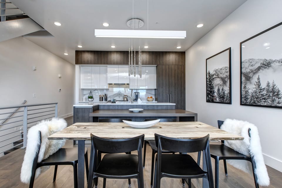 Dining Area with Seating for Six