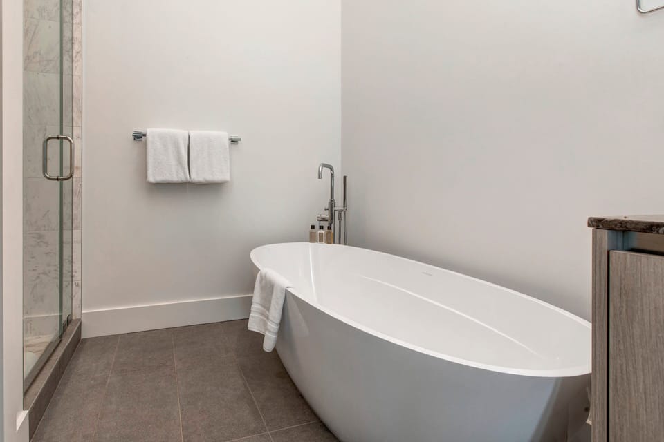 Grand Master Bath - Large Soaking Tub