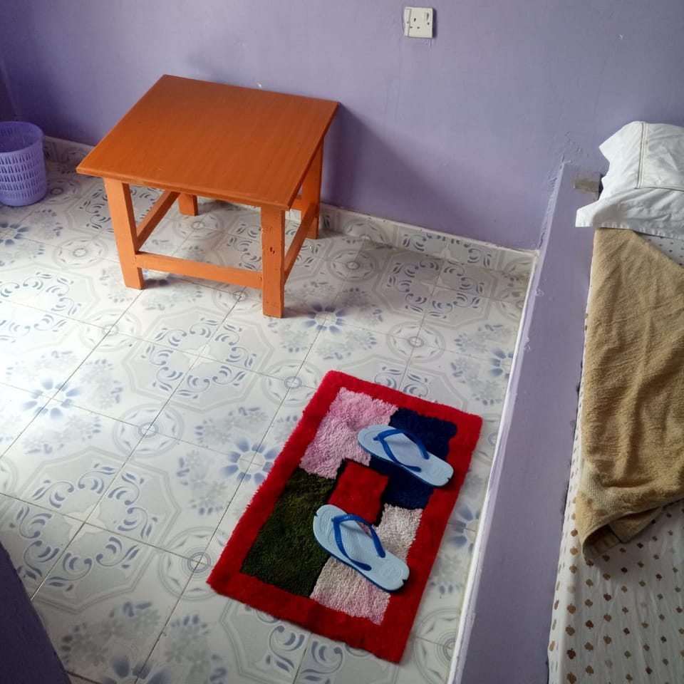 Single Room | Desk