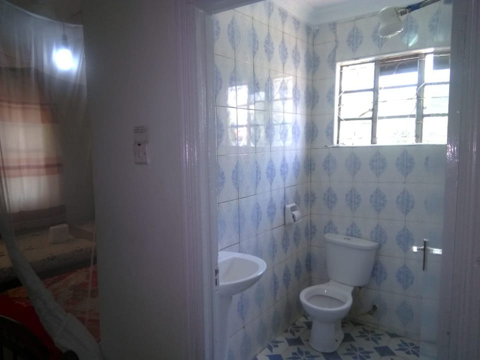 Twin Room | Bathroom | Shower, towels, soap, toilet paper