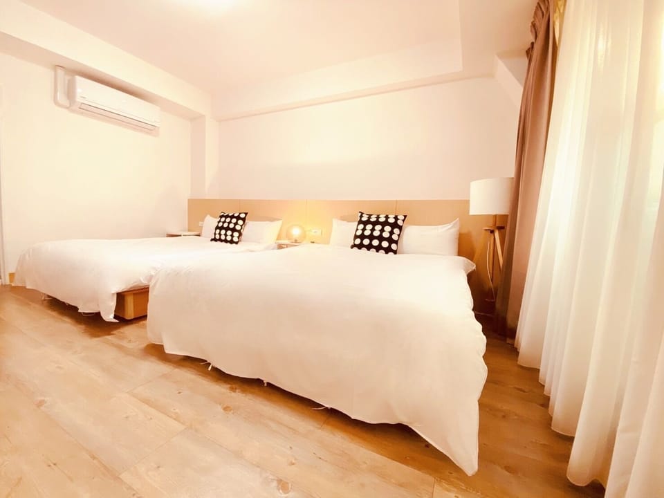 Quadruple Room (no parking) | Premium bedding, desk, blackout drapes, free WiFi