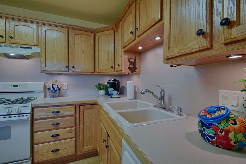 Full kitchen