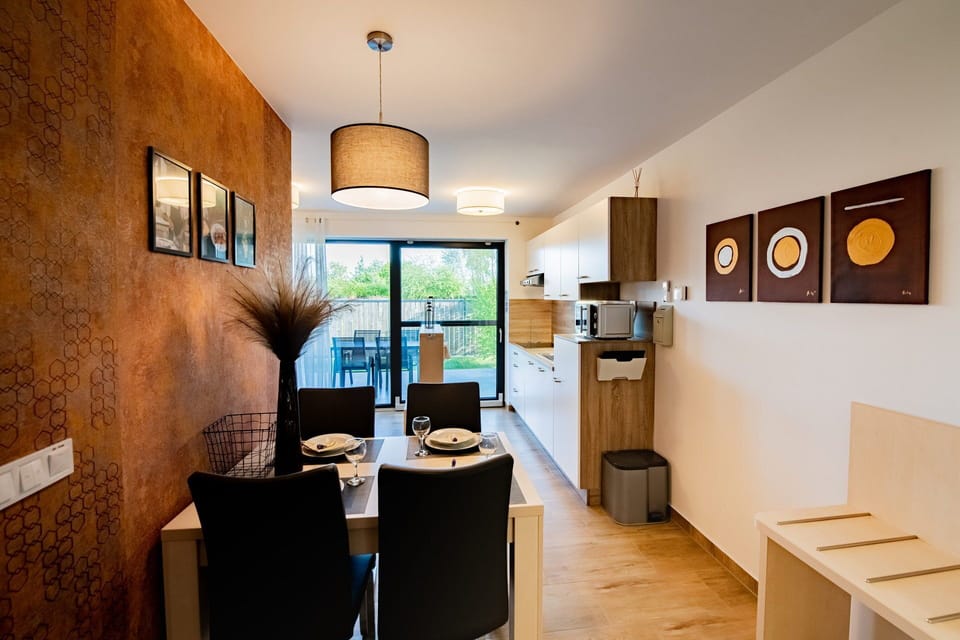 Apartment, 1 Bedroom | Dining room