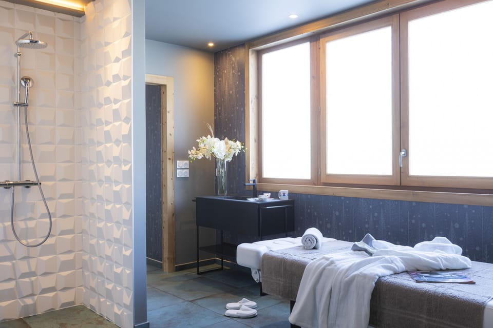 3 treatment rooms, massages