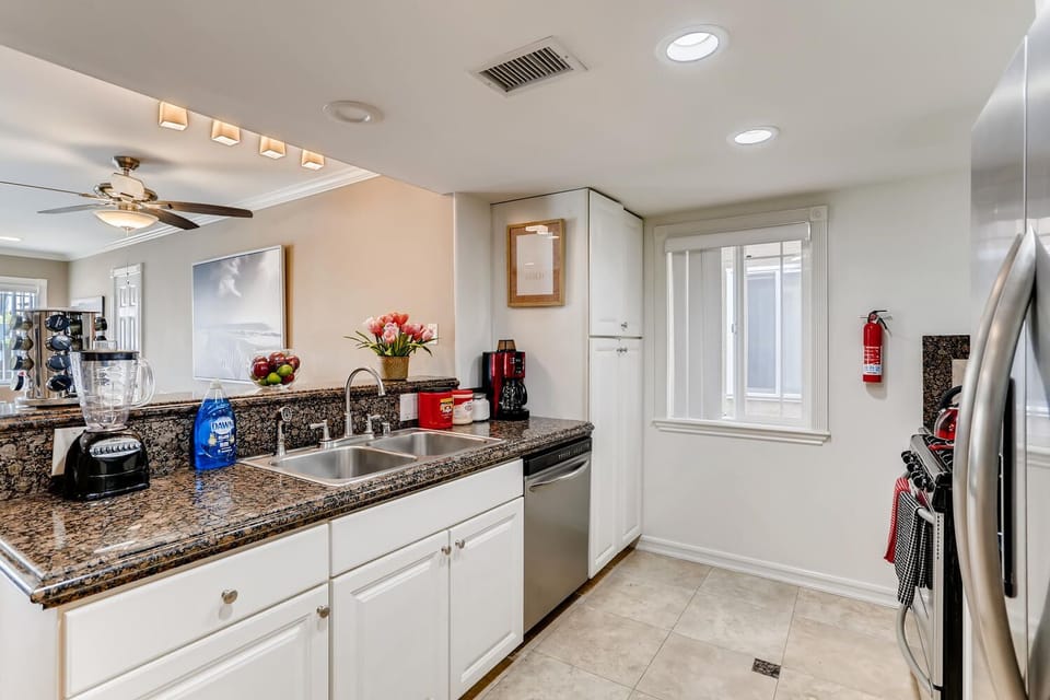 Villa, 3 Bedrooms | Private kitchen | Microwave, oven, stovetop, dishwasher