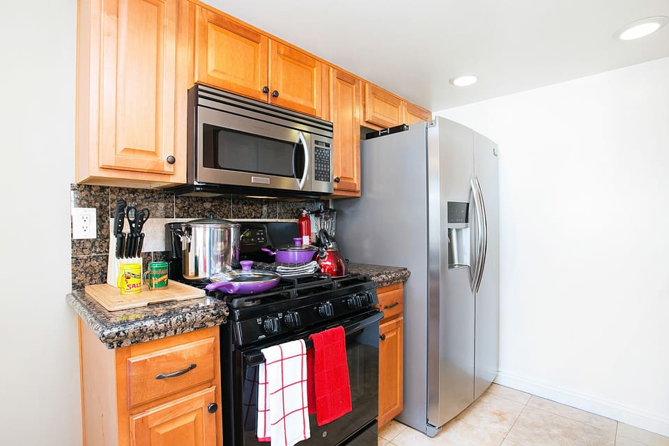 Apartment (2 Bedrooms) | Private kitchen | Microwave, oven, stovetop, dishwasher