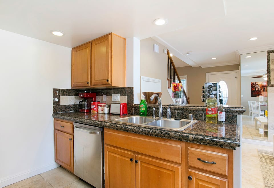 Apartment (2 Bedrooms) | Private kitchen | Microwave, oven, stovetop, dishwasher