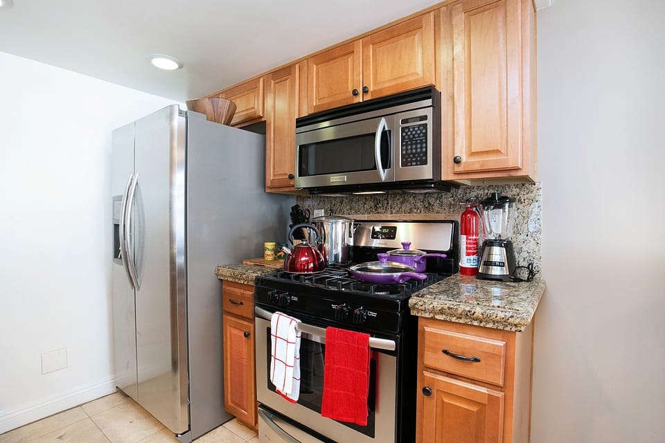 Microwave, oven, coffee/tea maker, electric kettle