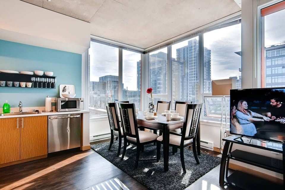 Apartment (2 Bedrooms) | Private kitchen | Fridge, microwave, oven, stovetop