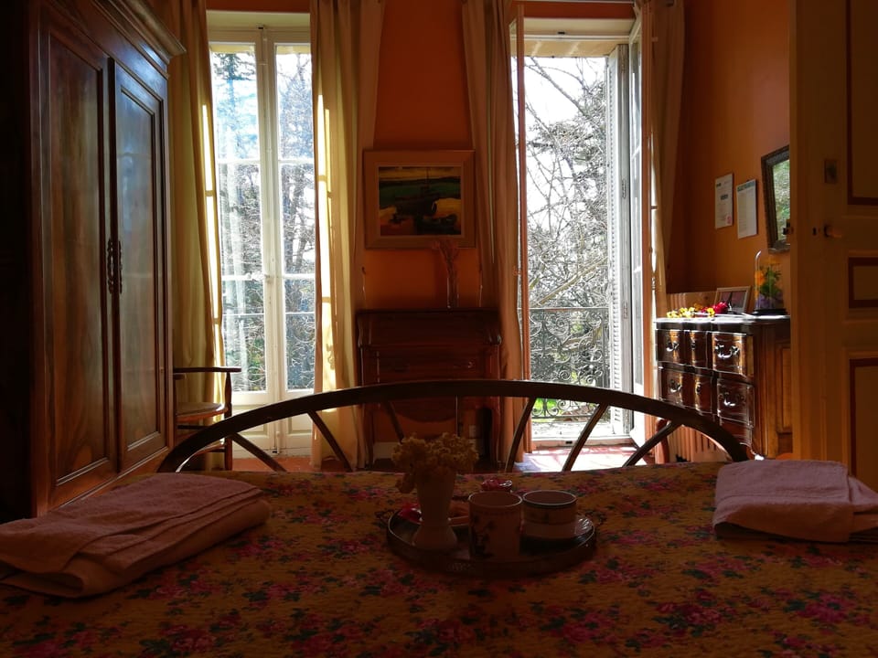 Suite (Cigale) | 2 bedrooms, individually decorated, individually furnished, desk