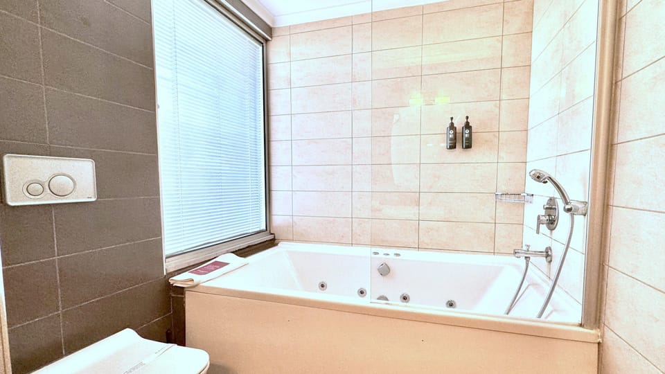 Executive Room, 1 King Bed, Non Smoking (Sea and City View) | Premium bedding, down comforters, in-room safe, desk