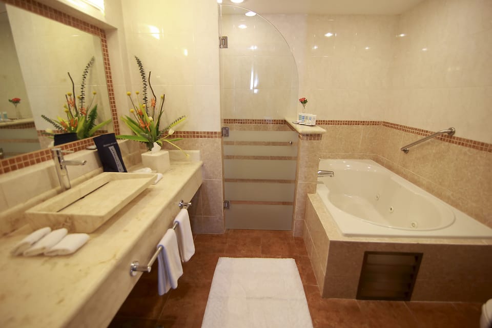 Junior Suite, 1 King Bed | Bathroom | Designer toiletries, hair dryer, towels