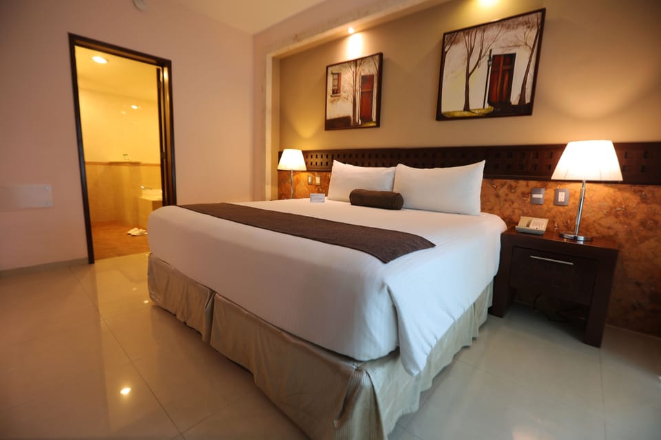 Junior Suite, 1 King Bed | Premium bedding, down comforters, pillowtop beds, in-room safe
