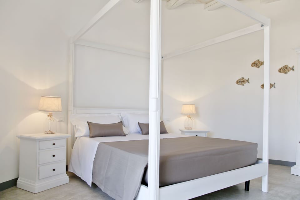 Deluxe Suite | Premium bedding, pillowtop beds, minibar, desk