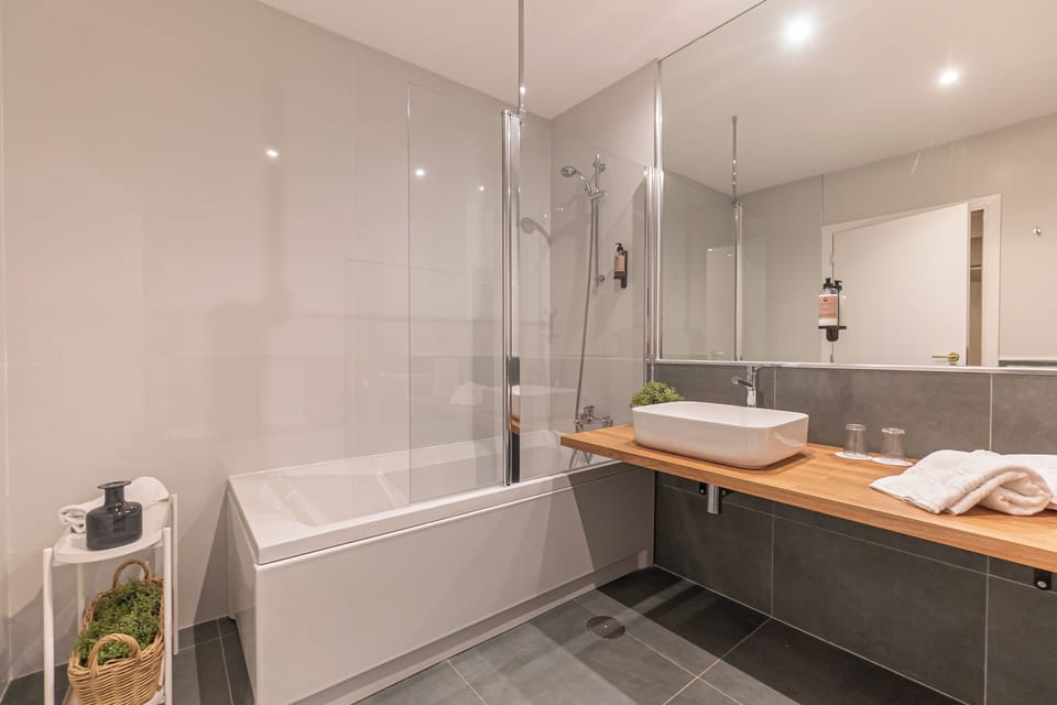 Double Room | Bathroom | Free toiletries, hair dryer, towels, soap