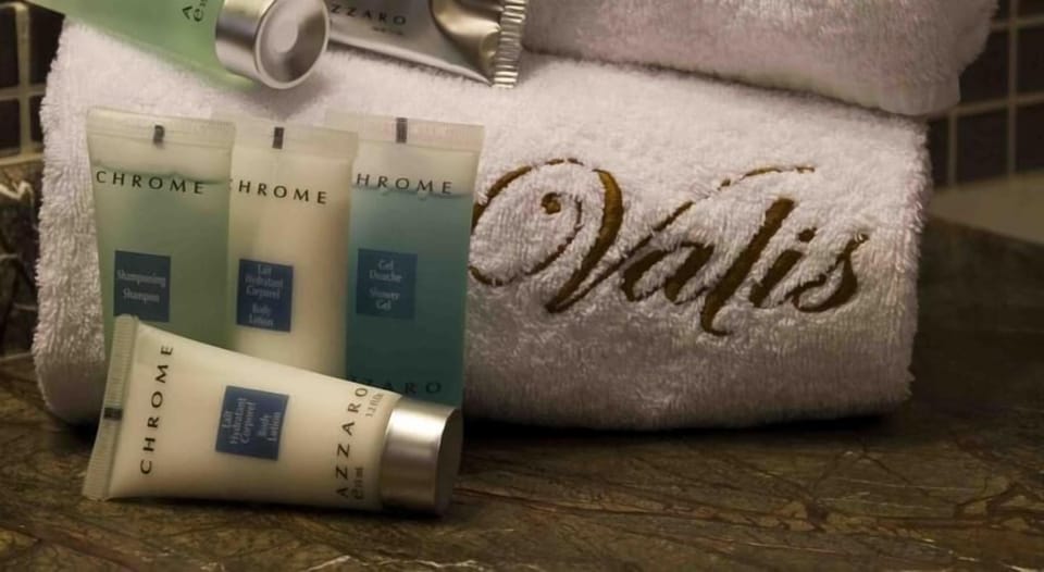Deep soaking tub, free toiletries, hair dryer, bathrobes